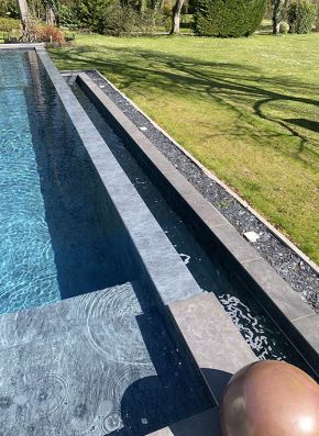 piscine à déversement